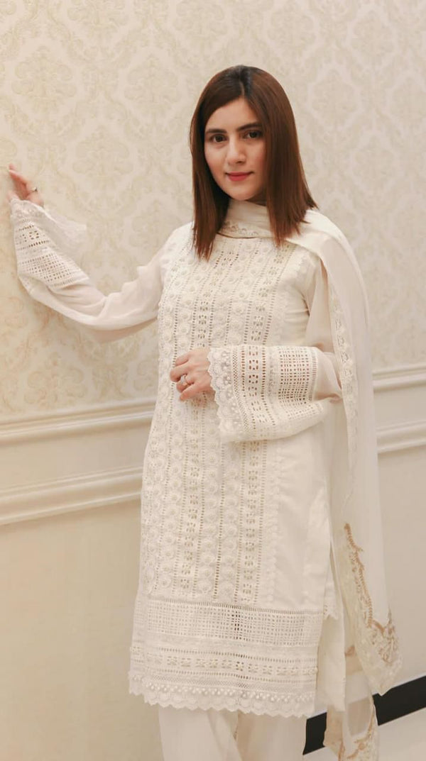 SAPPHIRE CHIKENKARI 3PC  Lawn & CHIFFON DUPATA SLEMW- 509